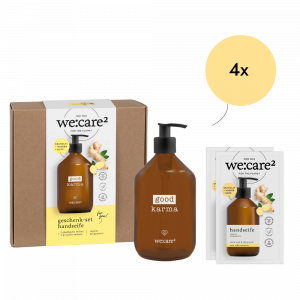 B2B geschenk-set mit bedruckter Good-Karma-Flasche aus Glas und seifenpulver im Duft von Ingwer und Bergamotte