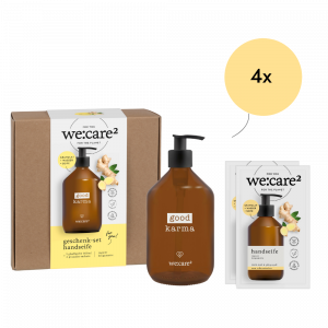 B2B geschenk-set mit bedruckter Good-Karma-Flasche aus Glas und seifenpulver im Duft von Ingwer und Bergamotte